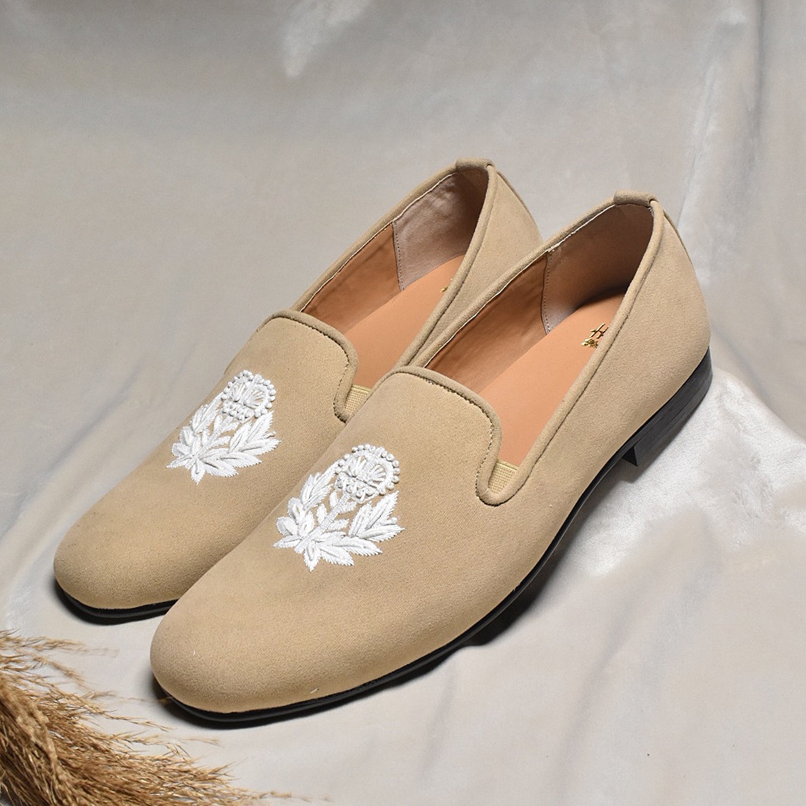 Emblem - Beige