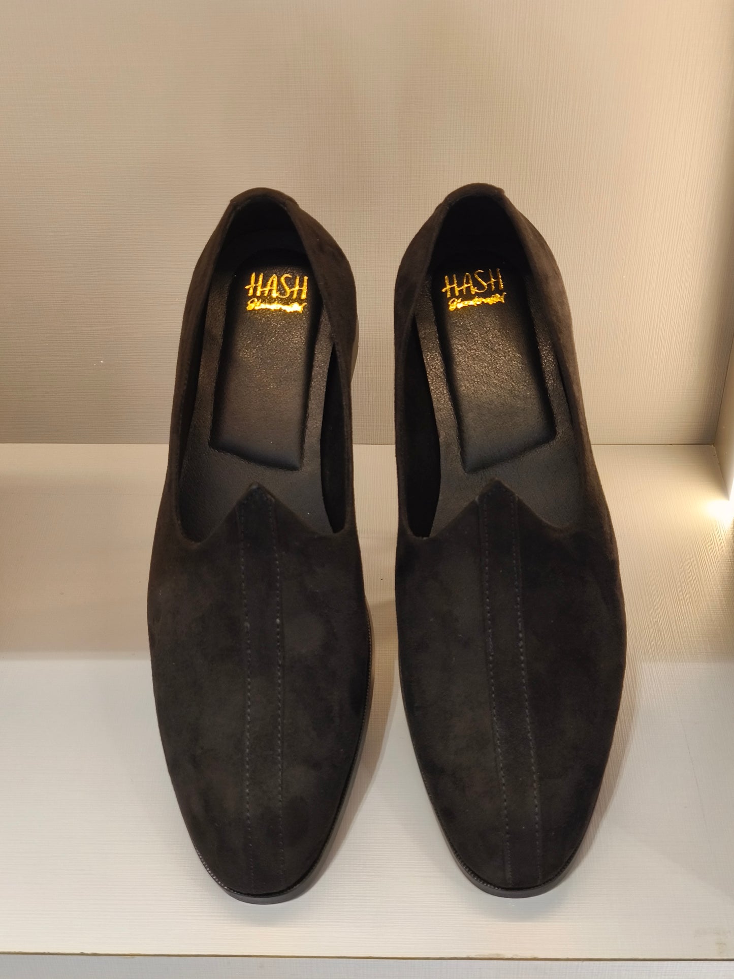 Mojdi - Black suede