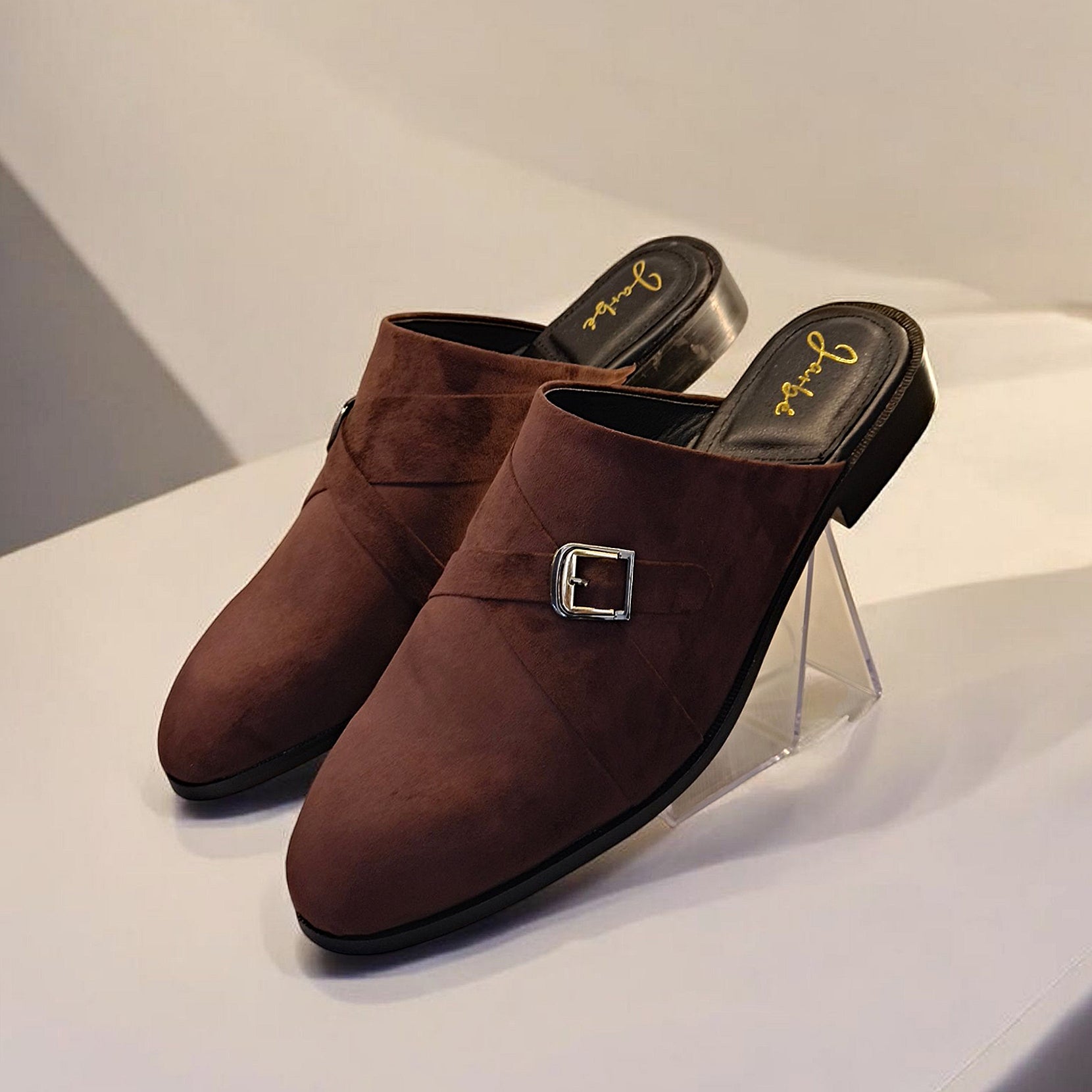 Munto - Brown suede