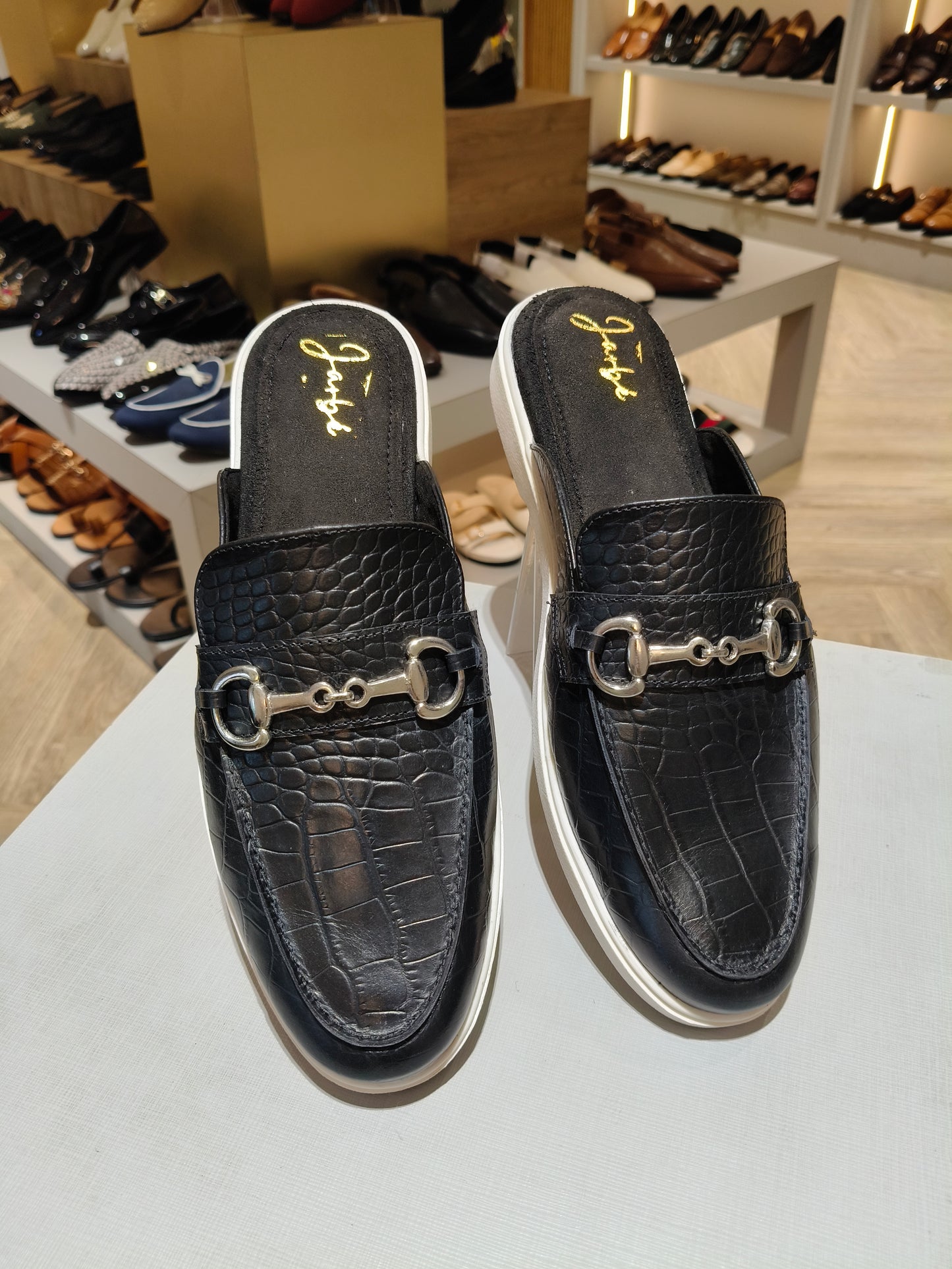 Black croc